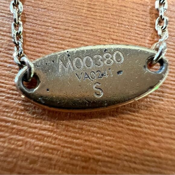 LOUIS VUITTON 
Metal Crystal Petite Louis Ring S - Picture 4 of 4